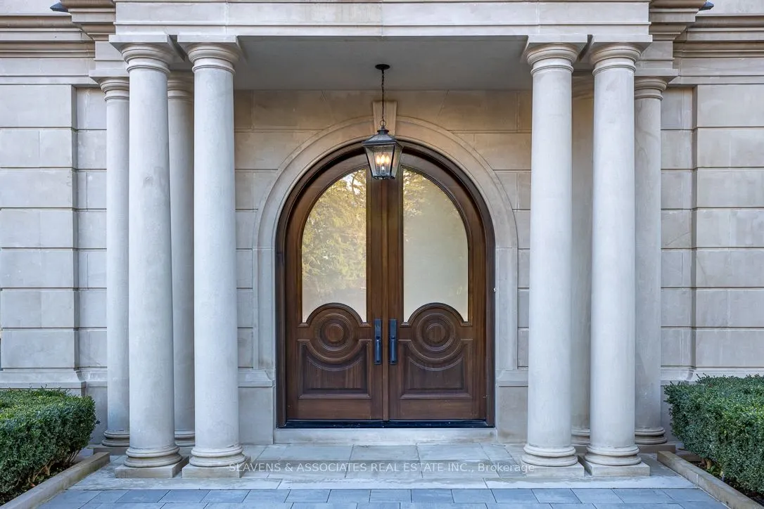 15 Tudor Gate