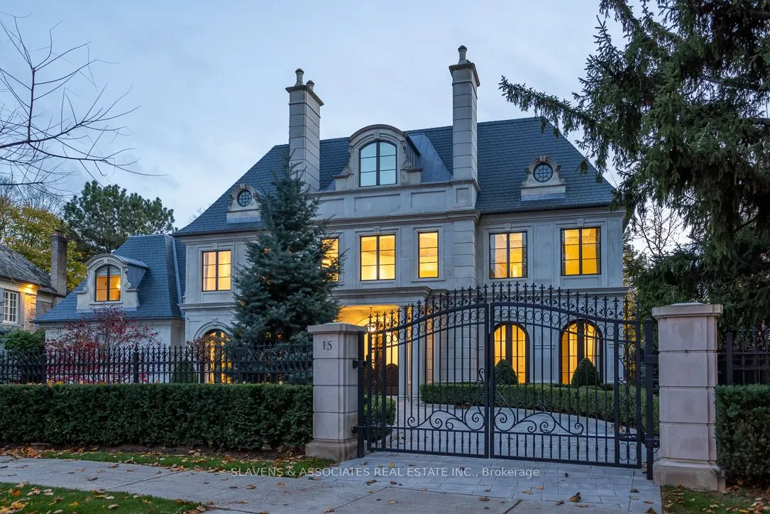 15 Tudor Gate
