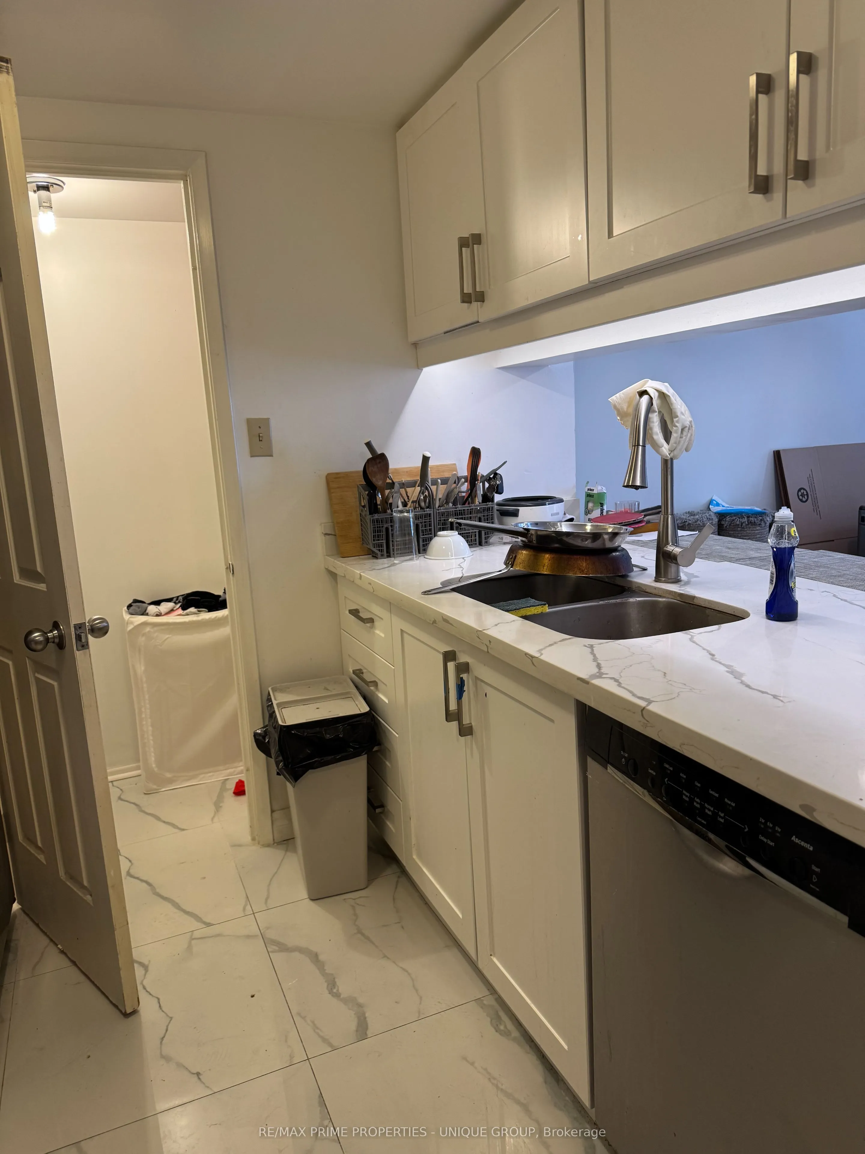717 Bay Street, #1206