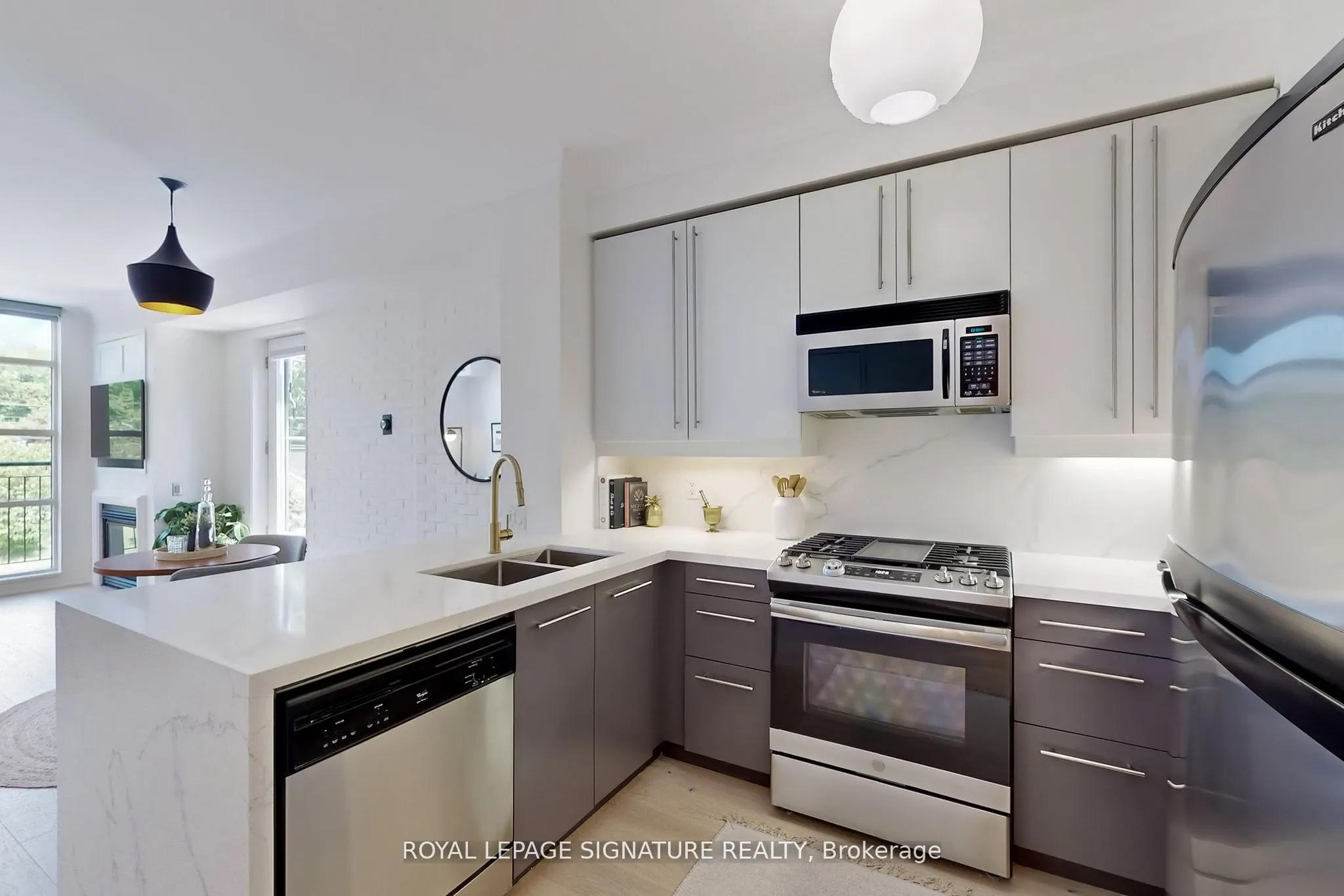 901 Queen Street W, #231