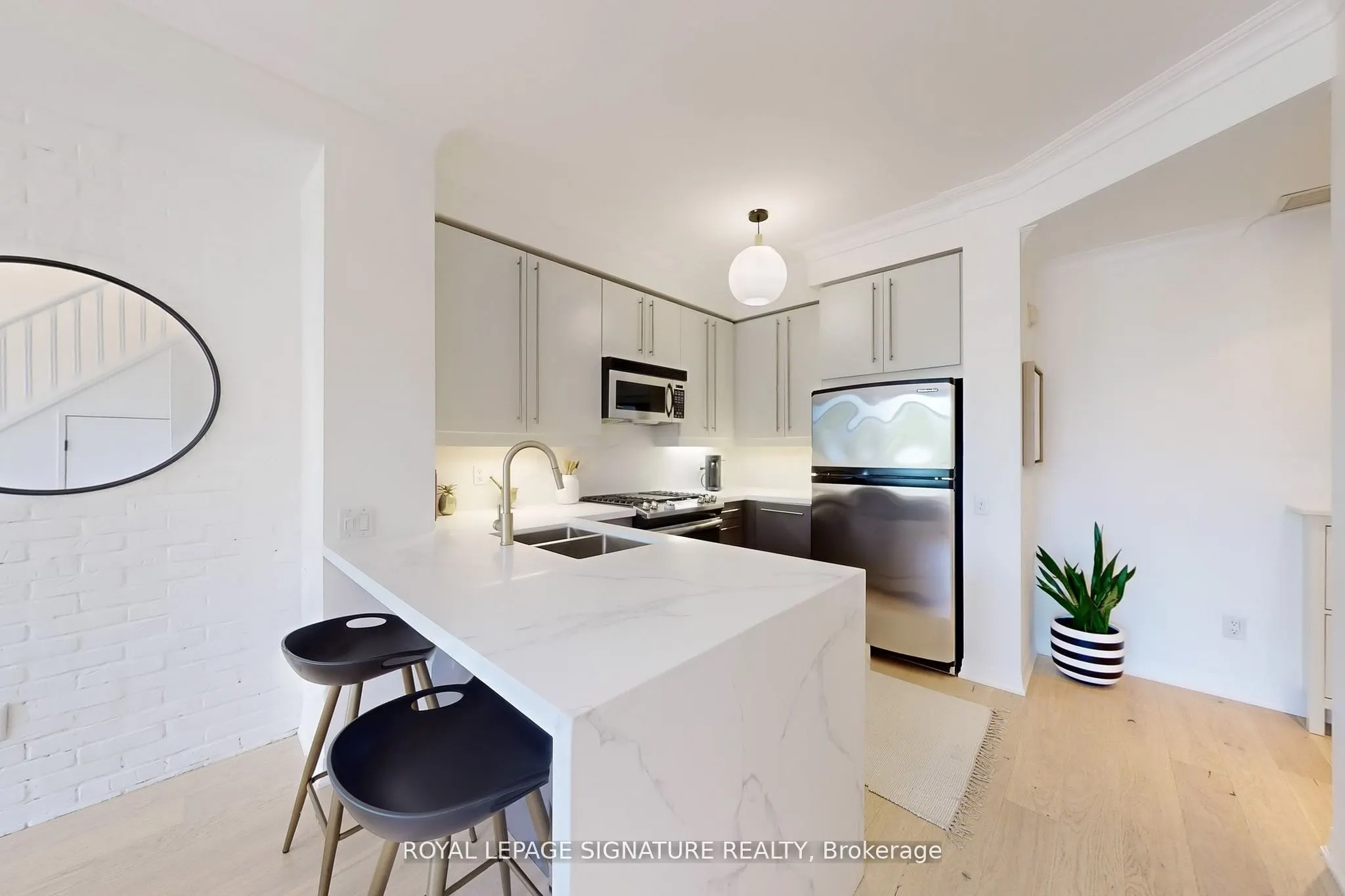 901 Queen Street W, #231