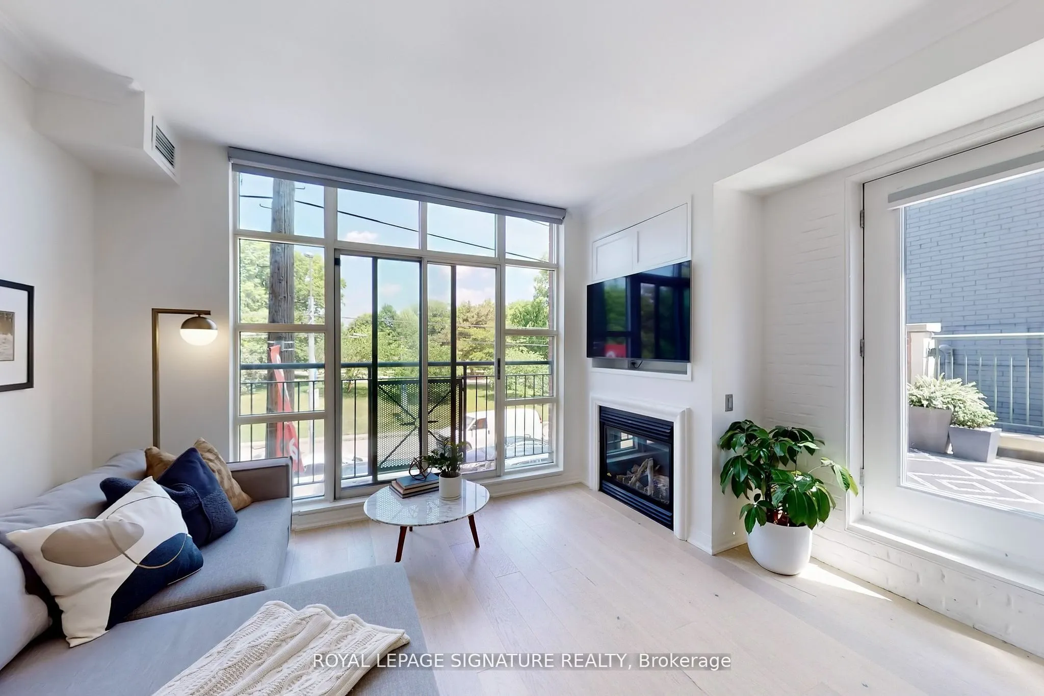 901 Queen Street W, #231