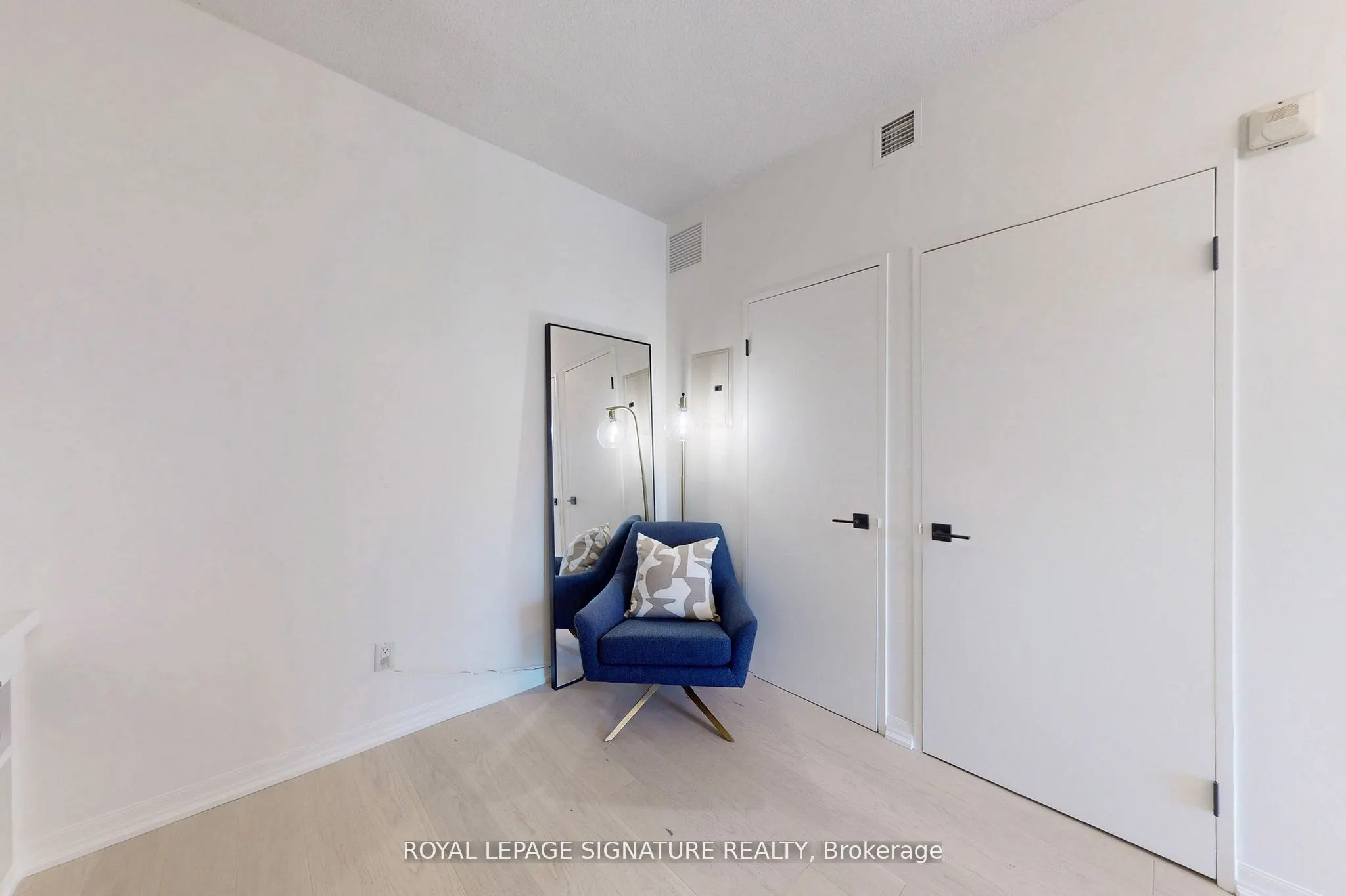 901 Queen Street W, #231