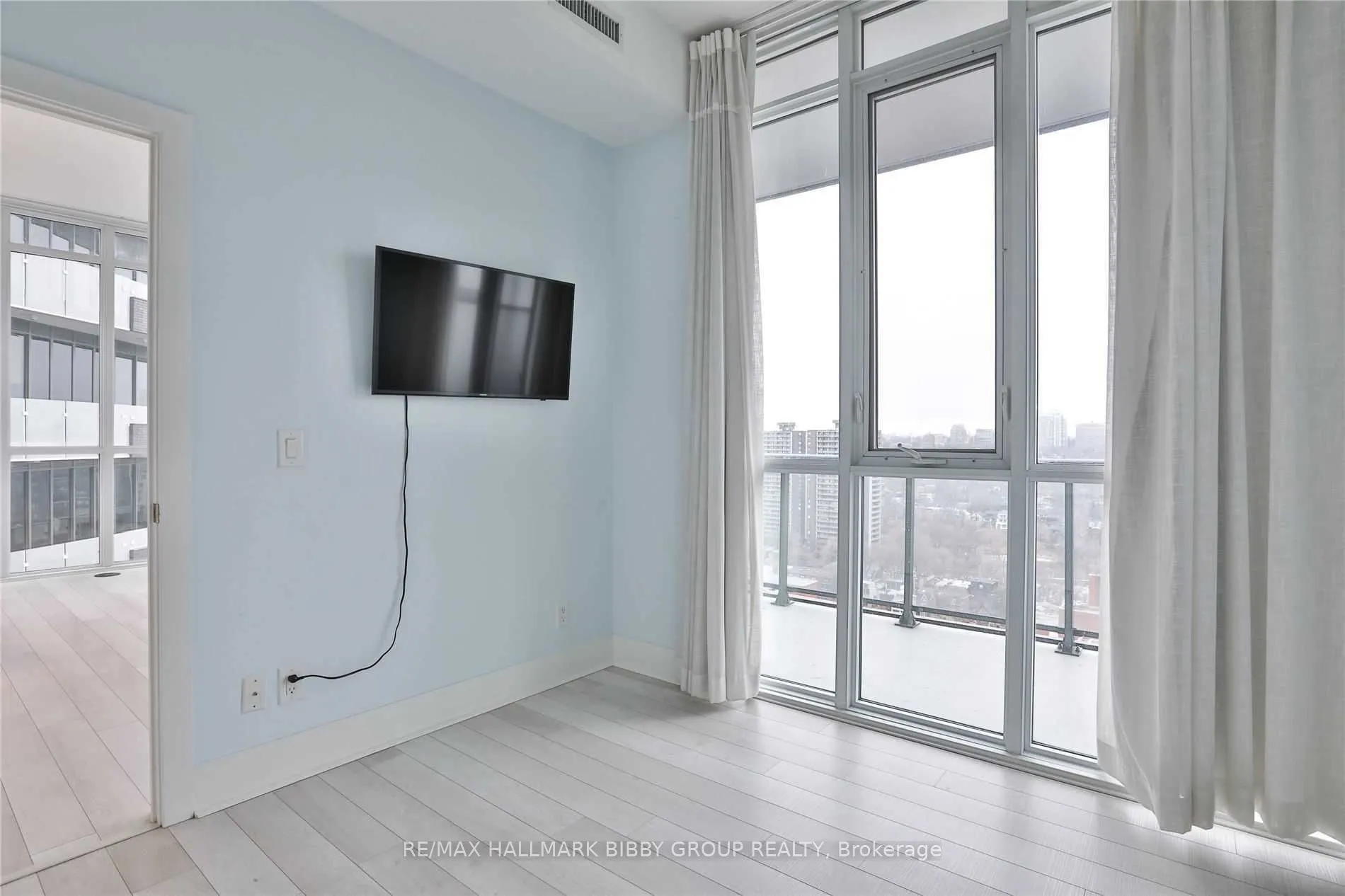 32 Davenport Road, #2102