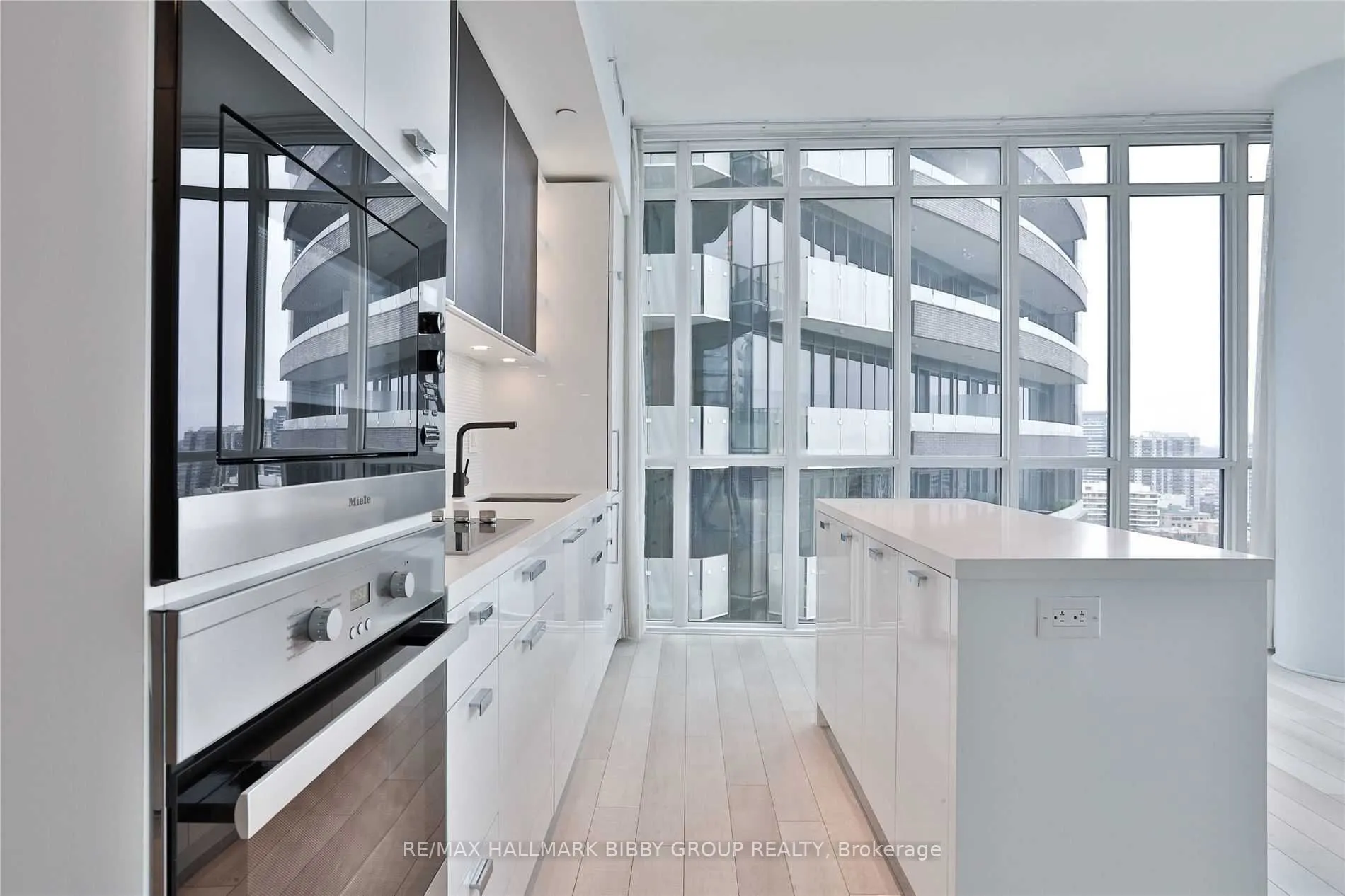 32 Davenport Road, #2102