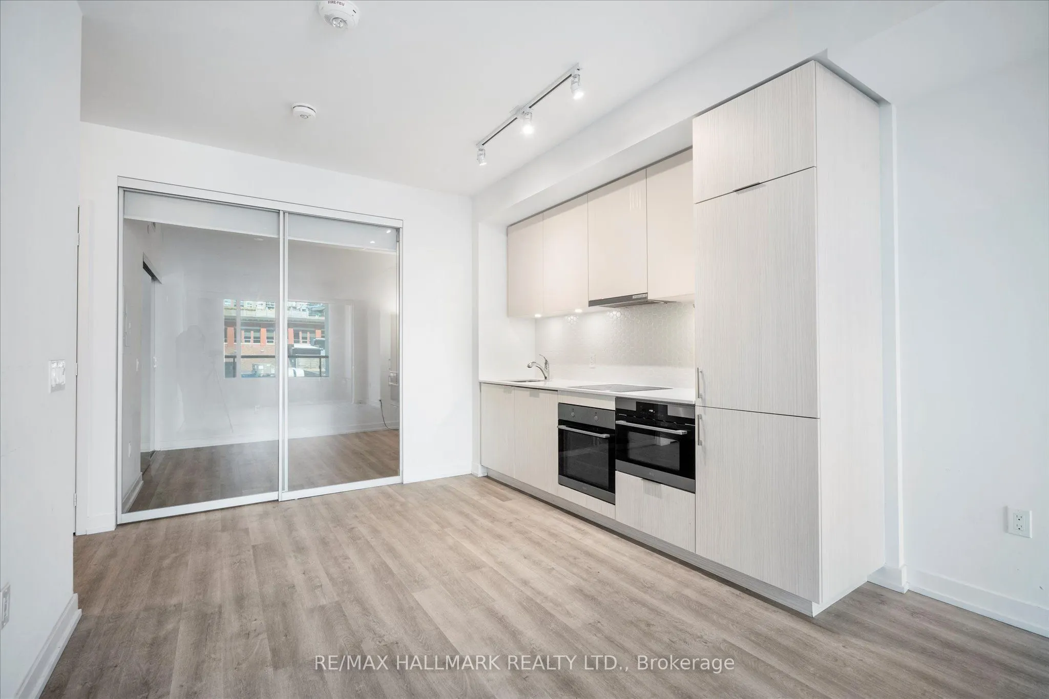 158 Front Street E, #413