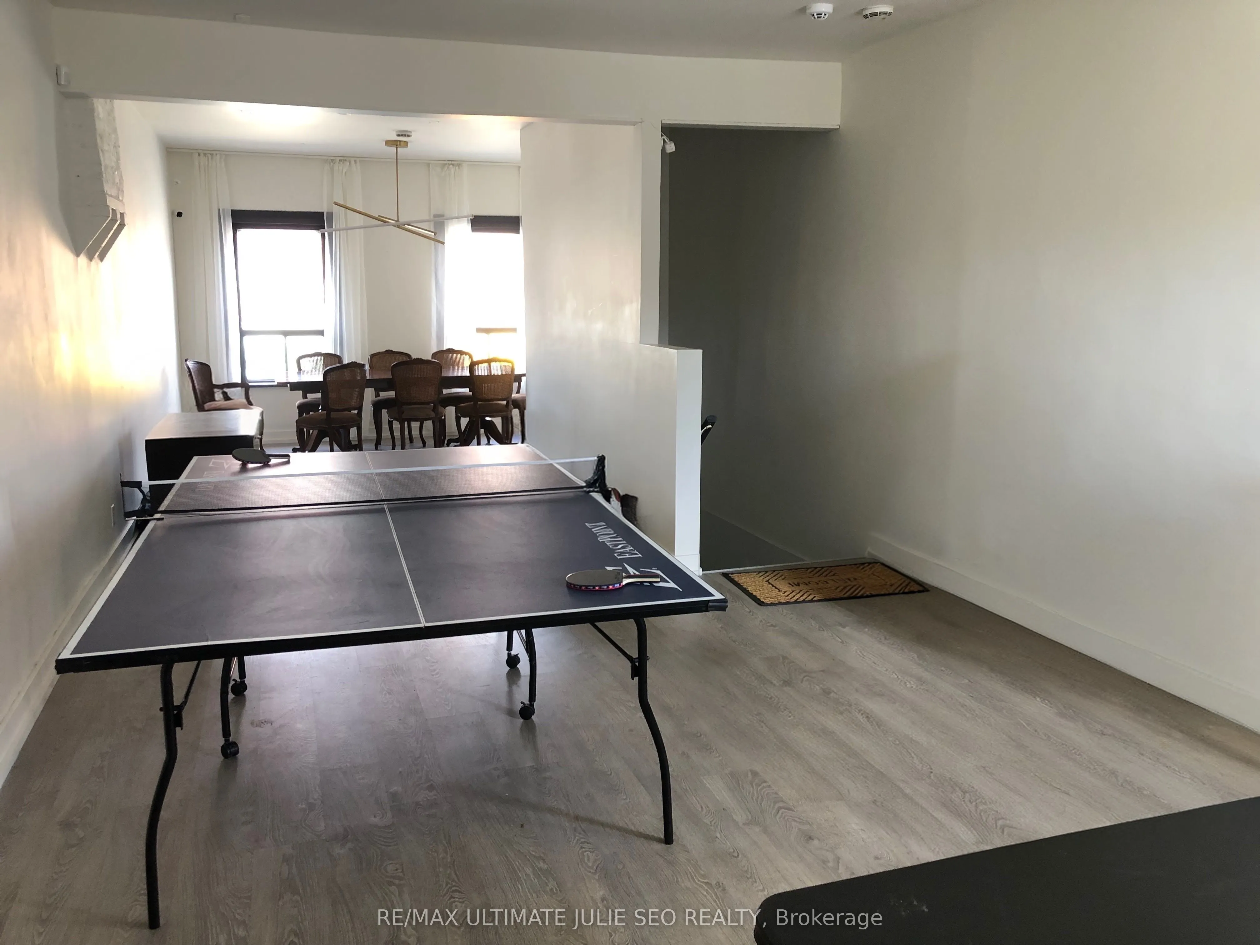 801 QUEEN Street W, #2nd floor