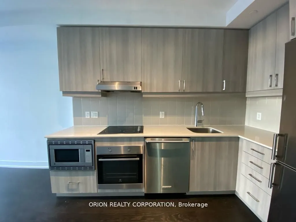 7 Kenaston Gardens, #820
