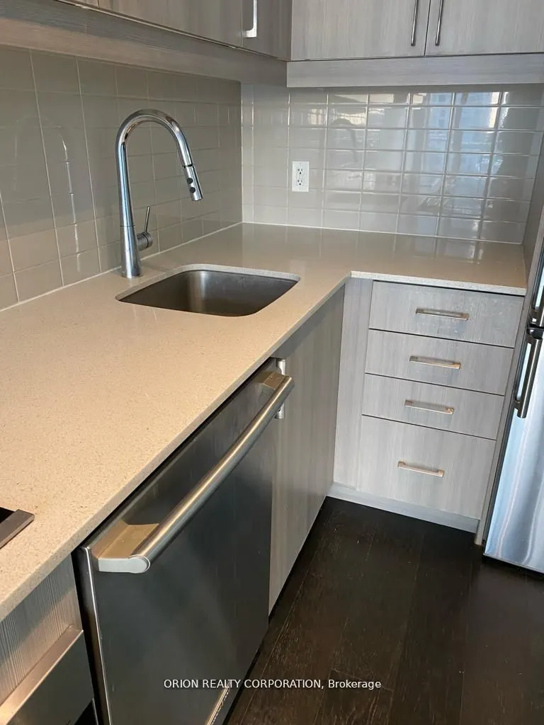 7 Kenaston Gardens, #820