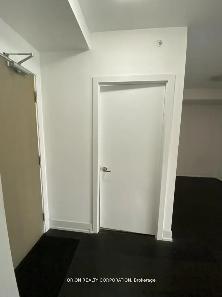 7 Kenaston Gardens, #820