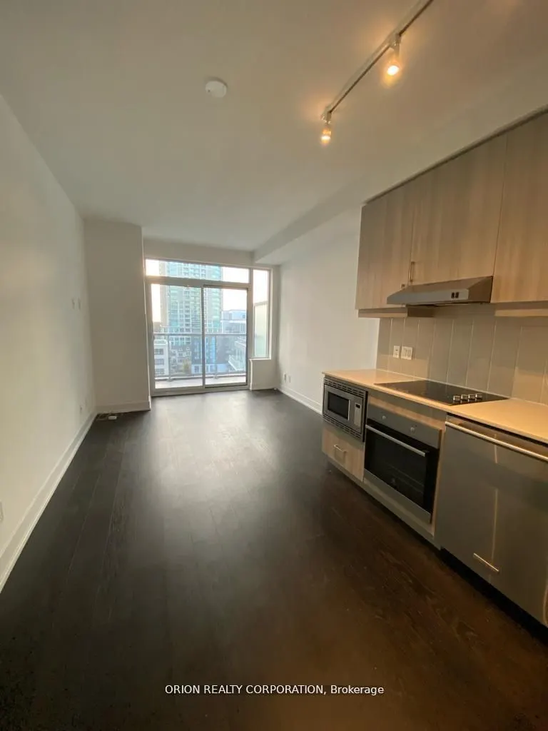 7 Kenaston Gardens, #820