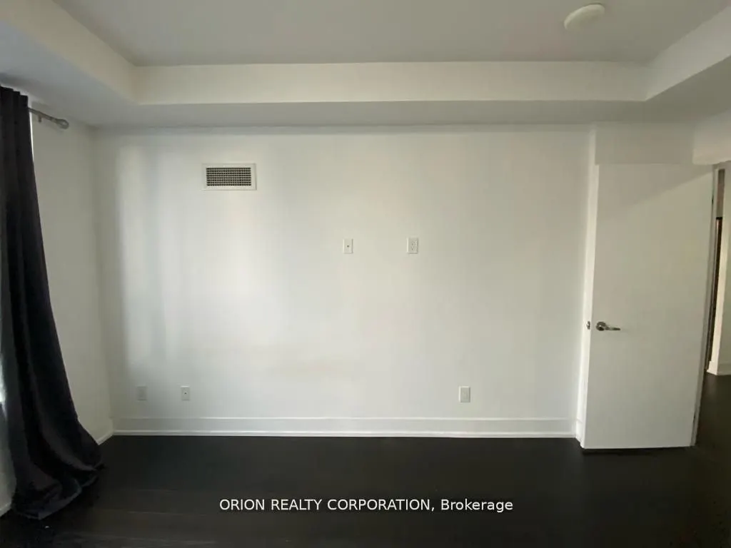 7 Kenaston Gardens, #820