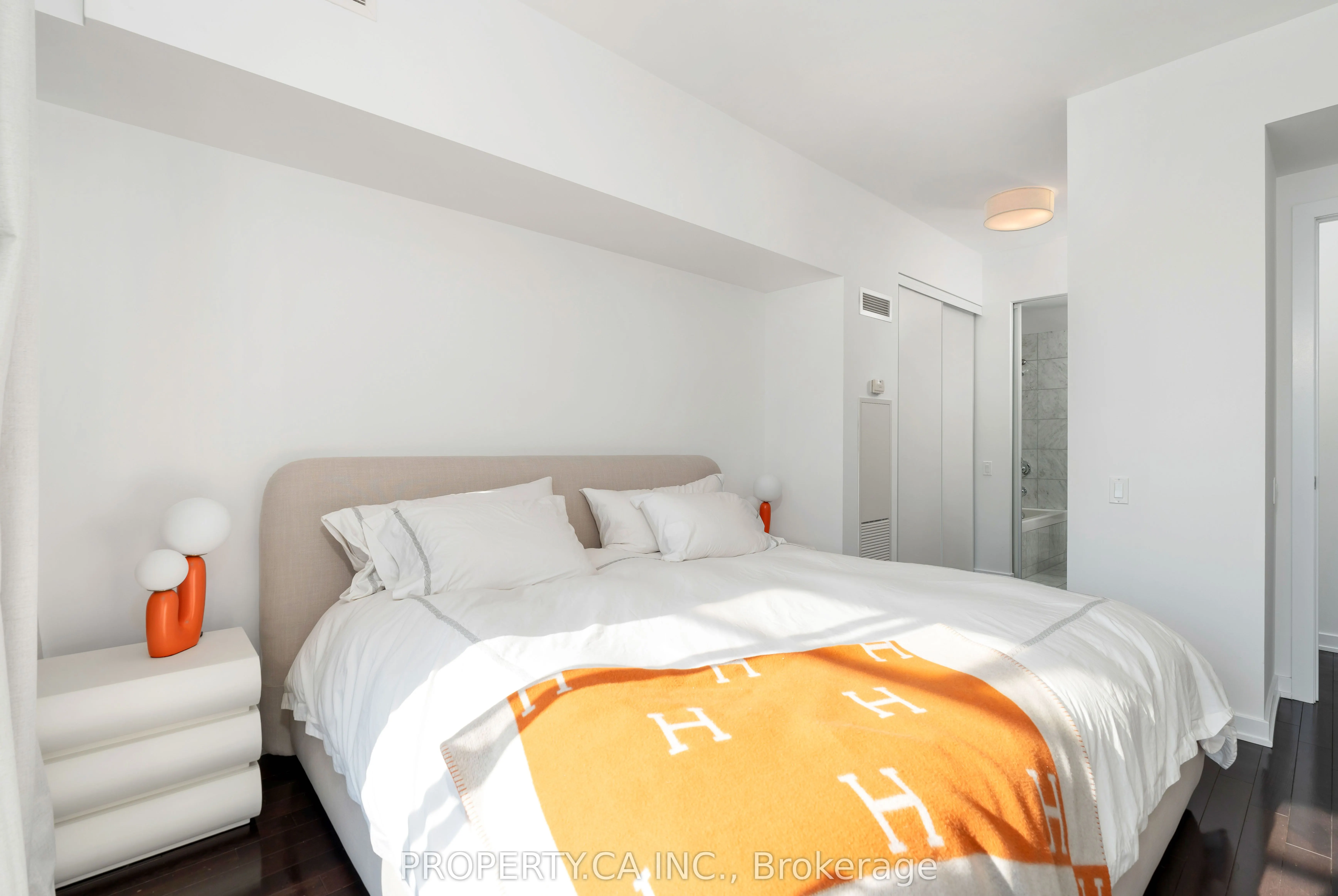 33 Charles Street E, #3606