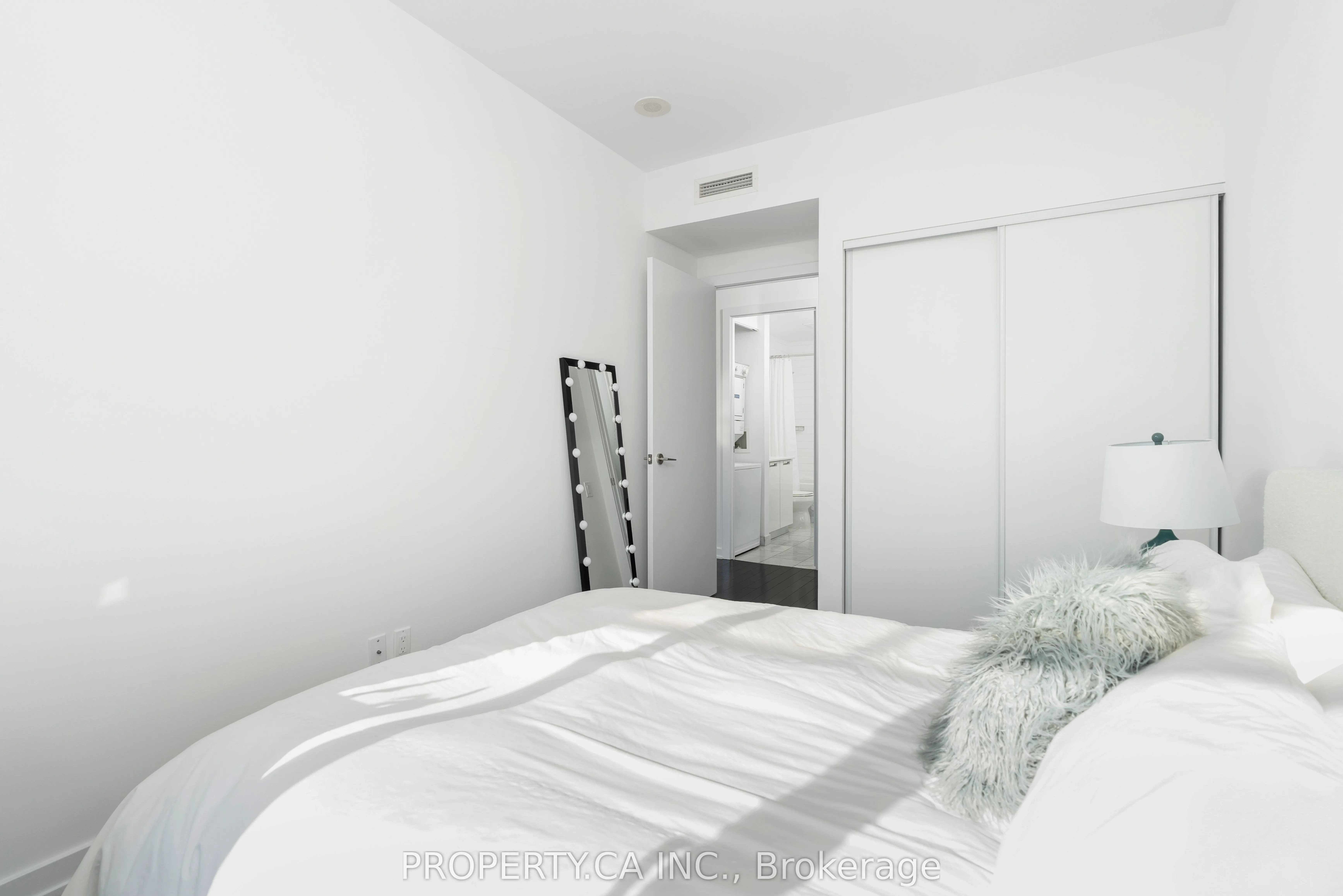 33 Charles Street E, #3606