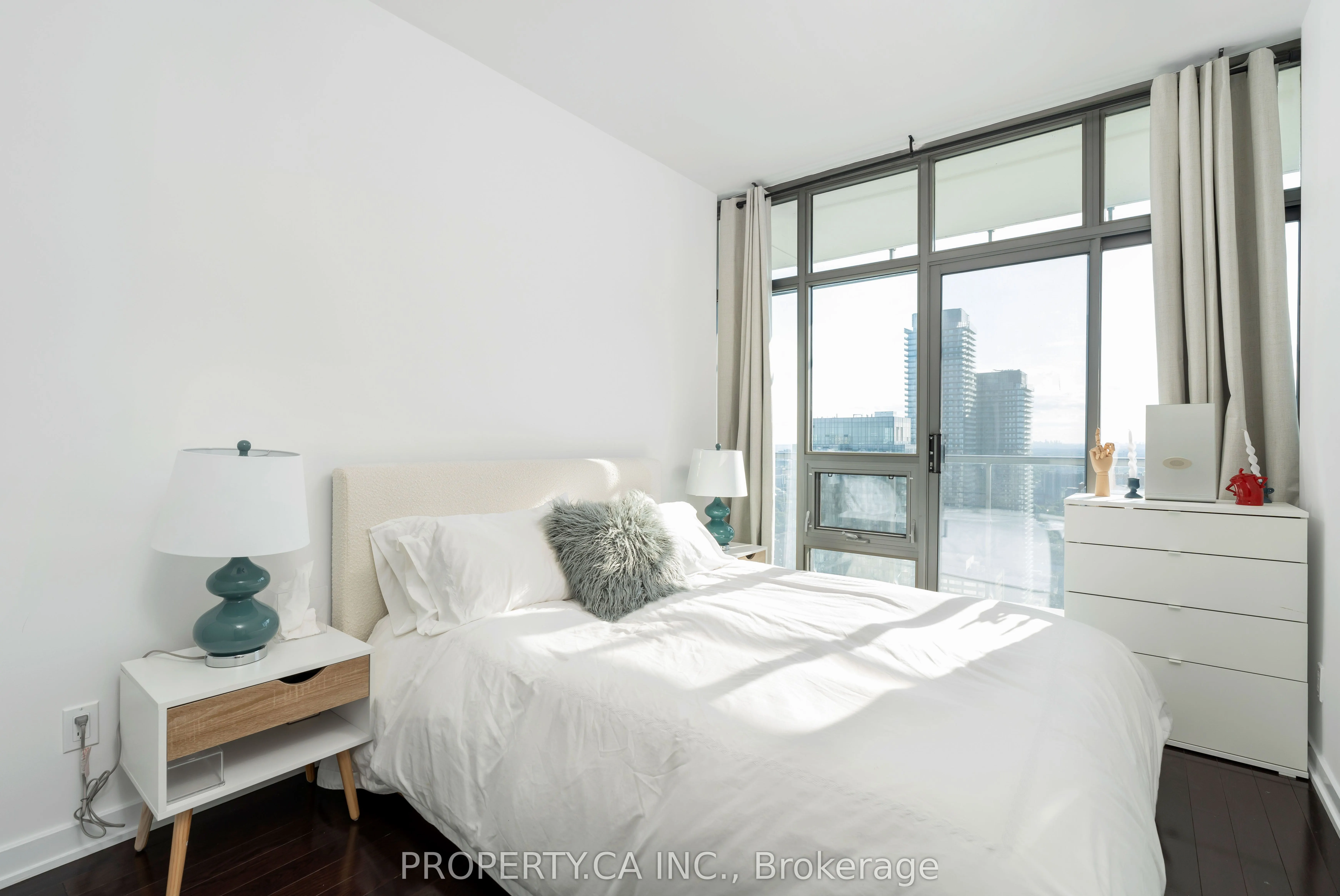 33 Charles Street E, #3606