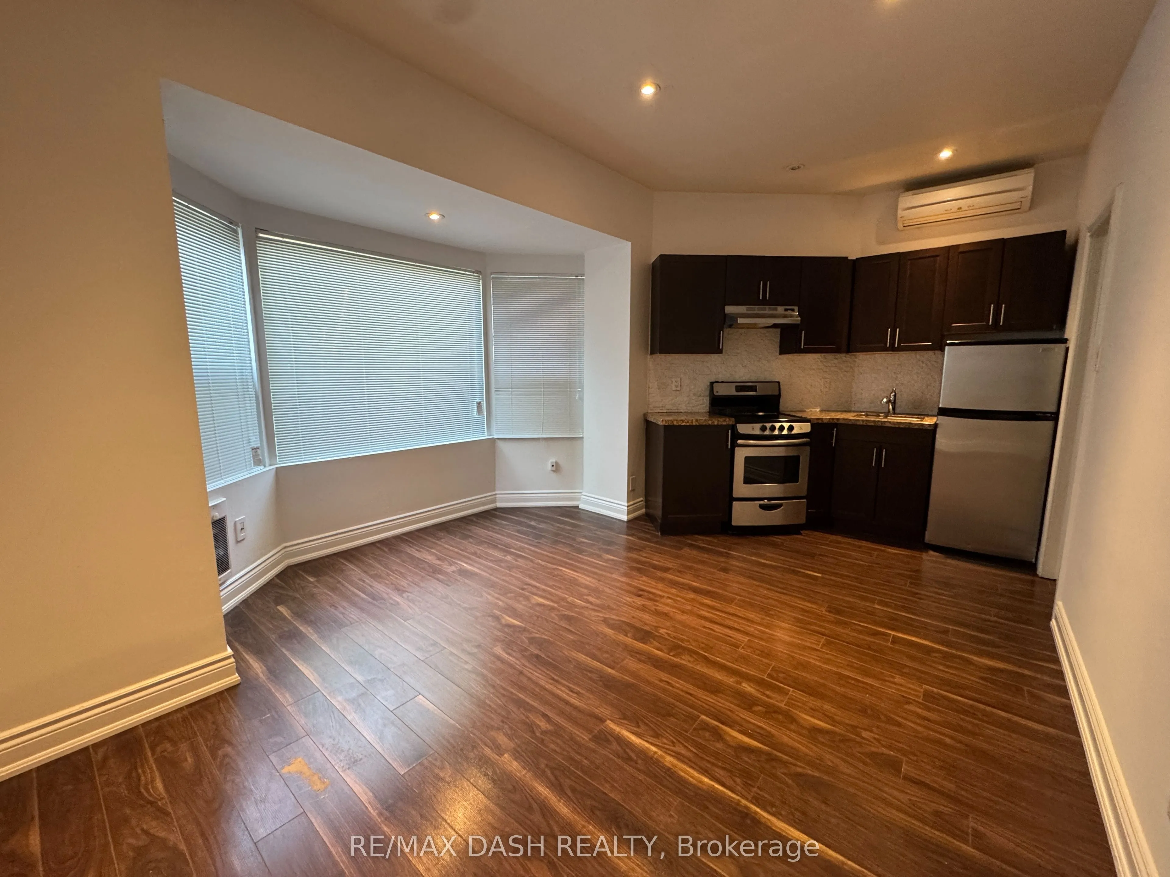 141 Admiral Road, #101