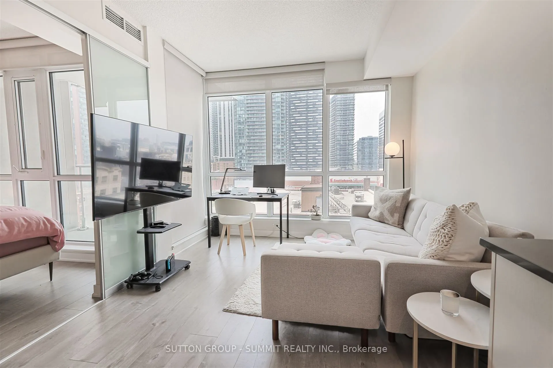30 Nelson Street, #1008