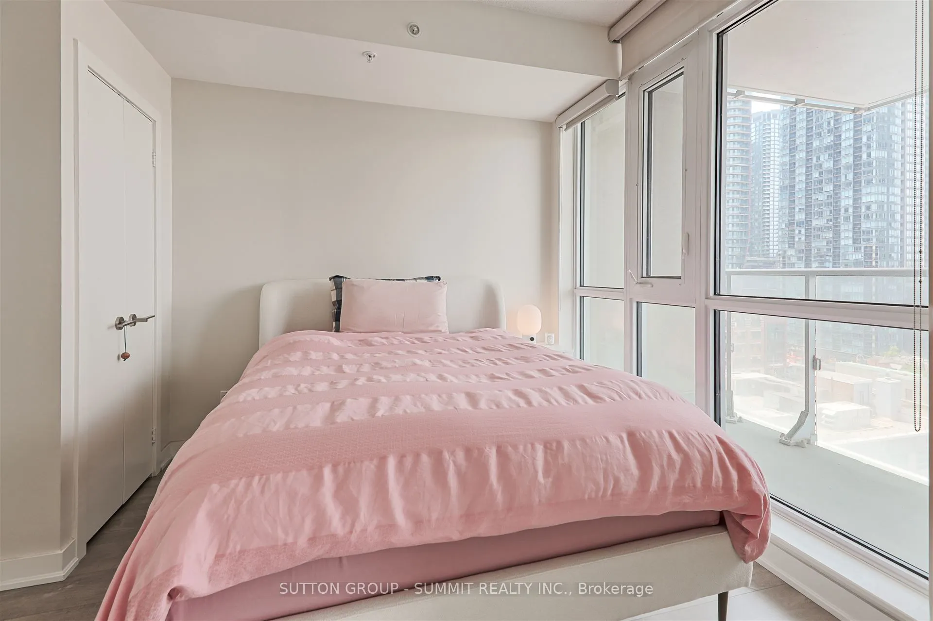 30 Nelson Street, #1008