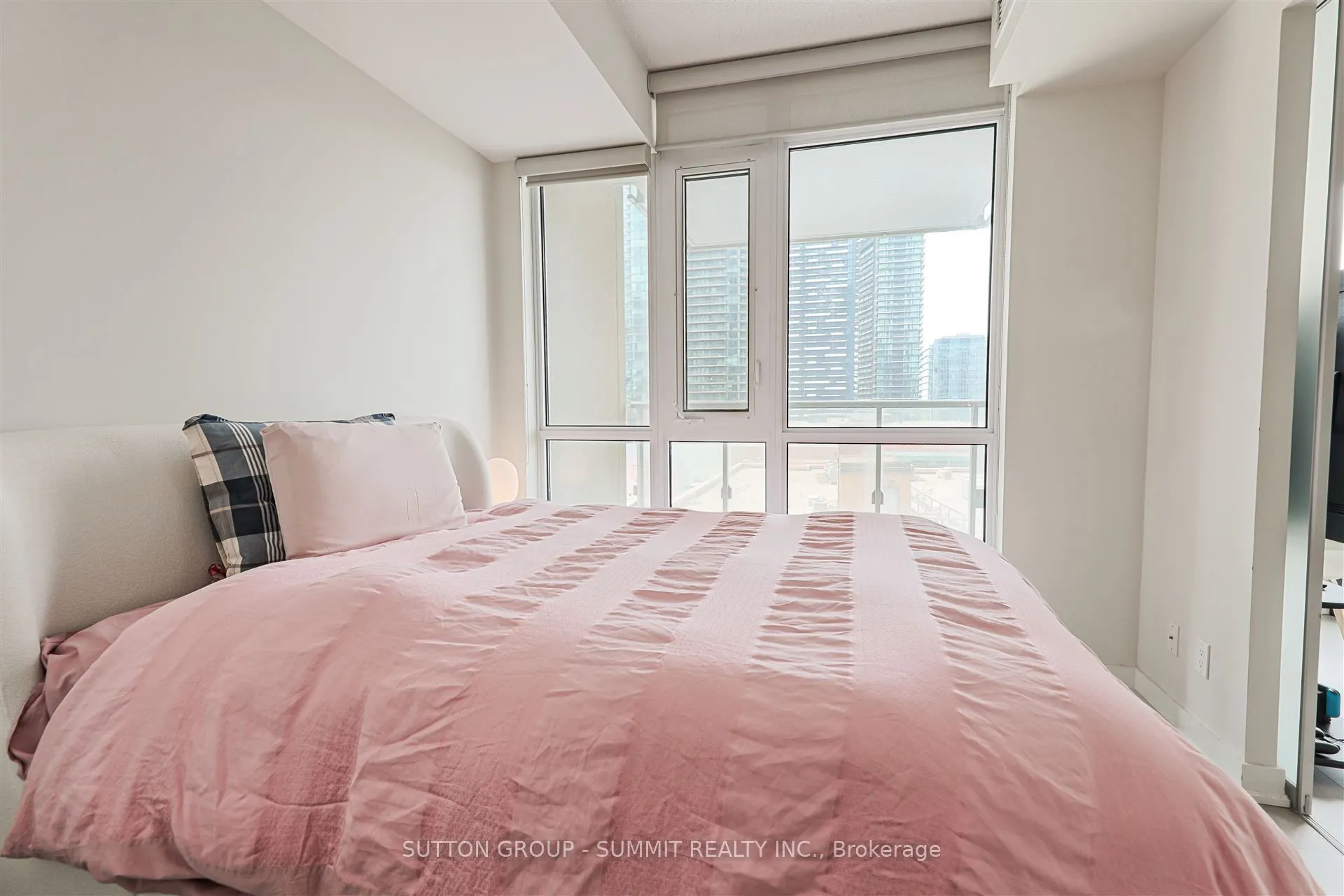 30 Nelson Street, #1008