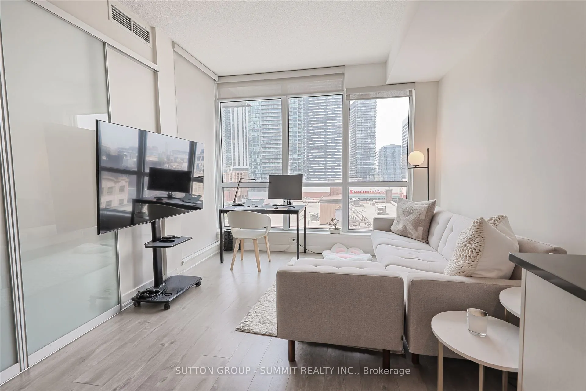 30 Nelson Street, #1008