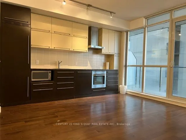 770 Bay Street, #909