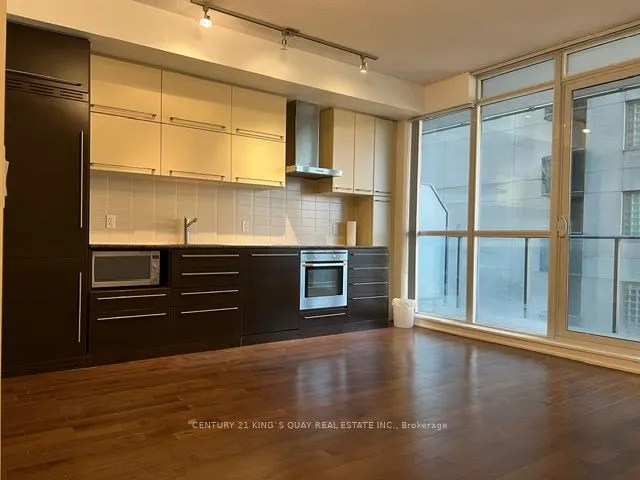 770 Bay Street, #909