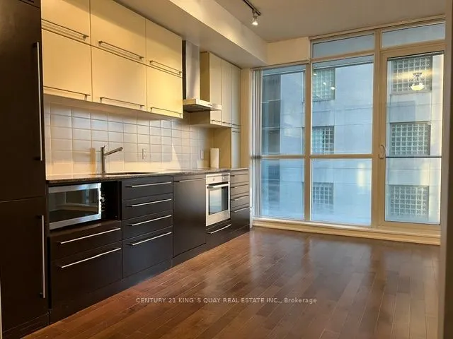 770 Bay Street, #909