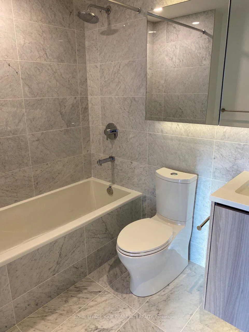 95 Mcmahon Drive, ##3906