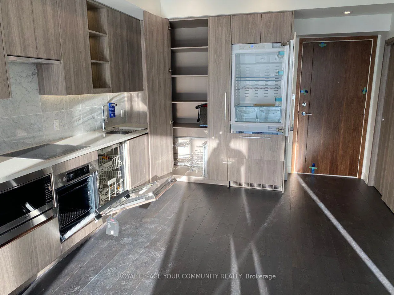95 Mcmahon Drive, ##3906