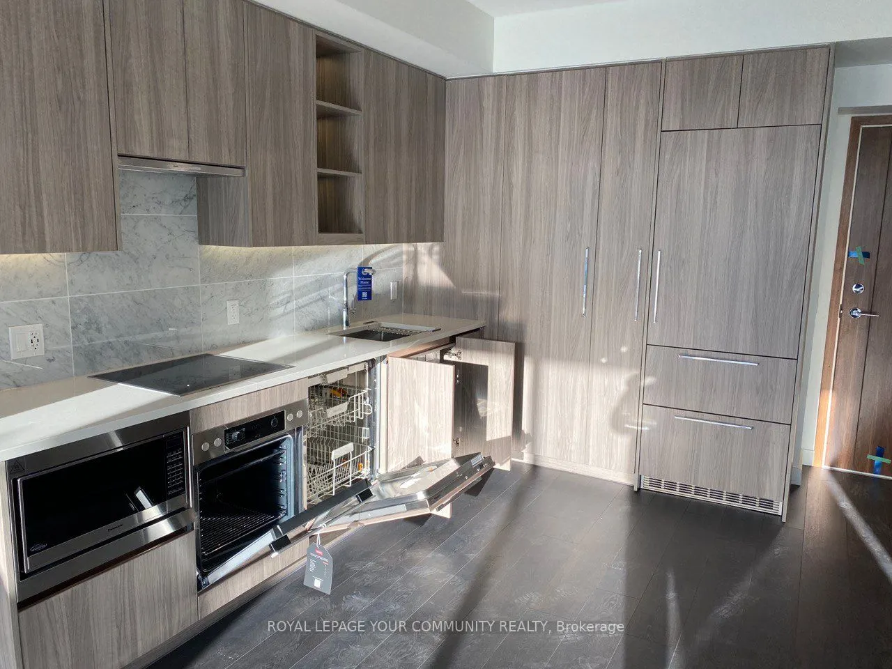 95 Mcmahon Drive, ##3906