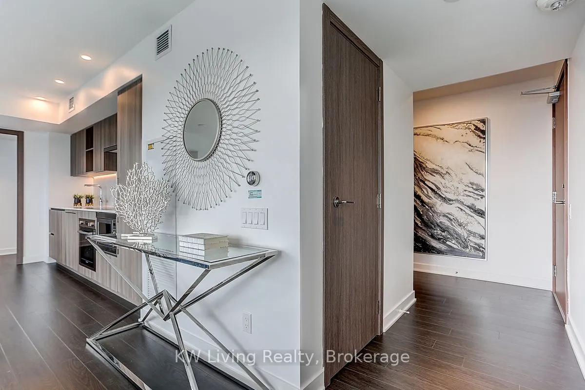 19 Bathurst Street, #1612