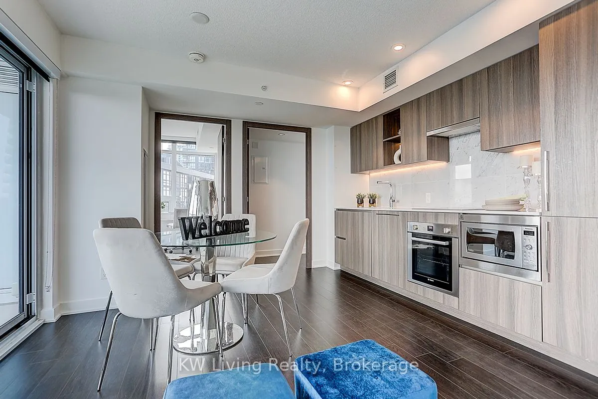 19 Bathurst Street, #1612