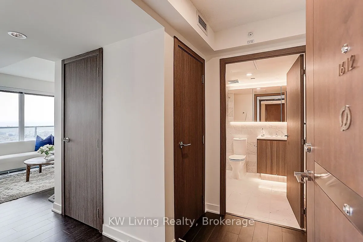 19 Bathurst Street, #1612