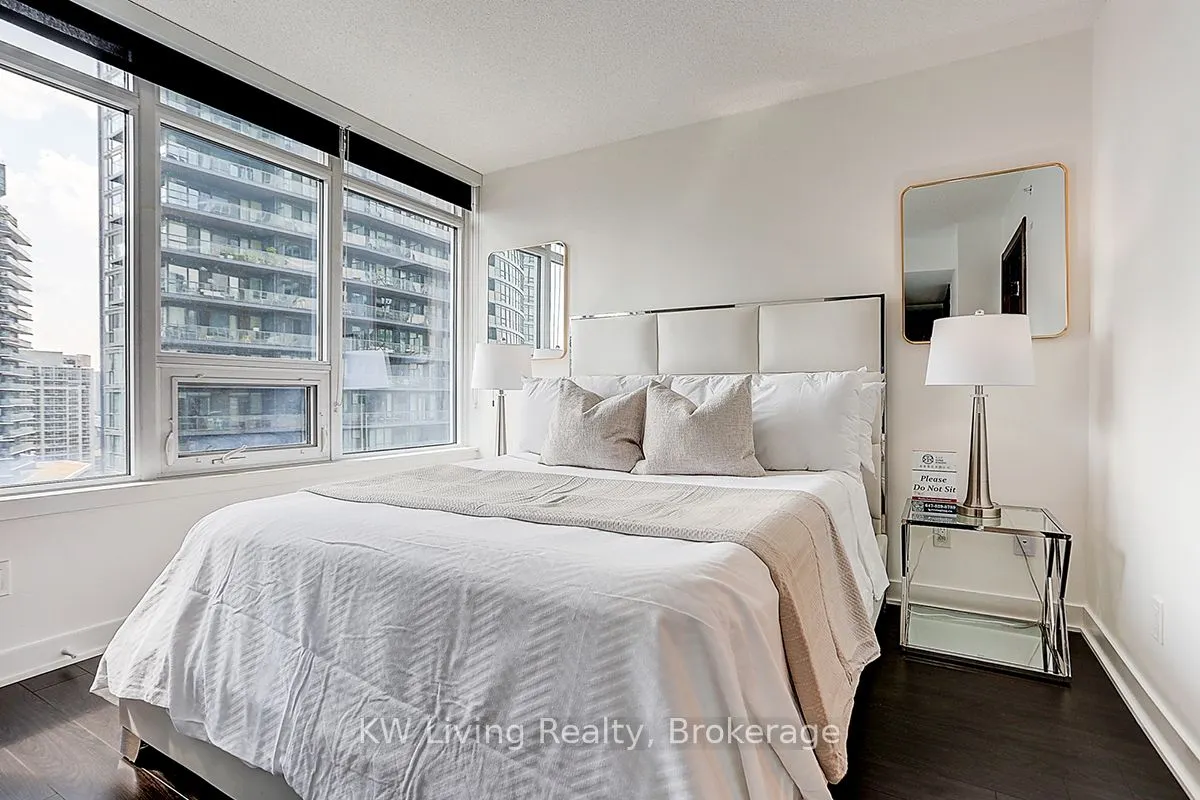 19 Bathurst Street, #1612