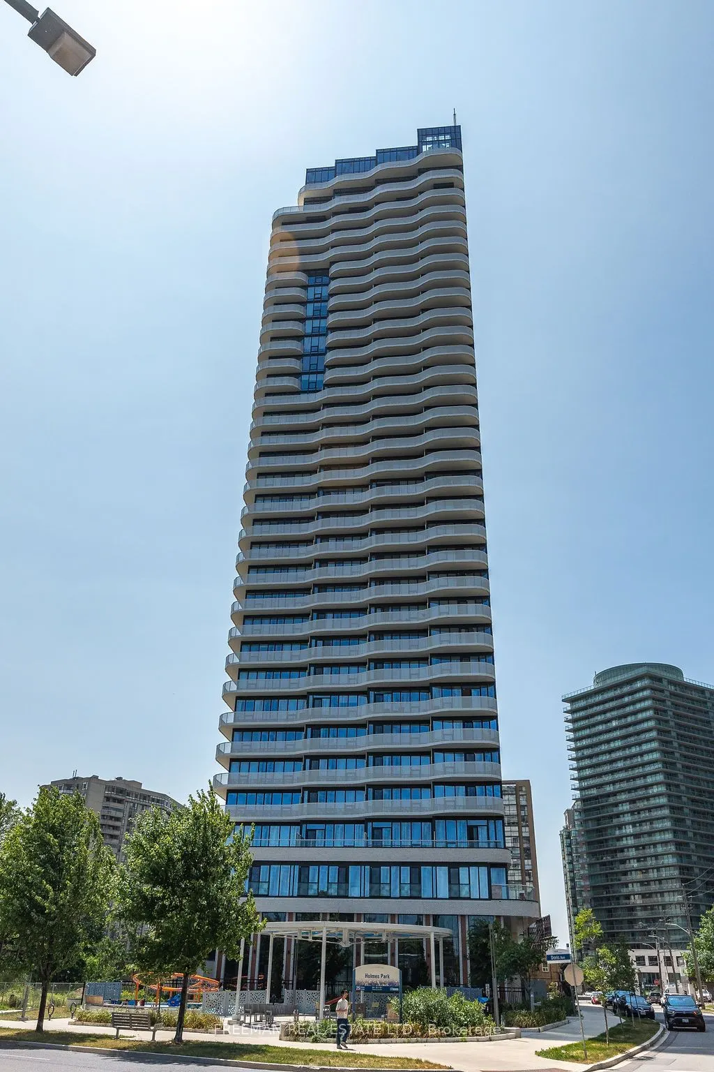15 Holmes Avenue, #402