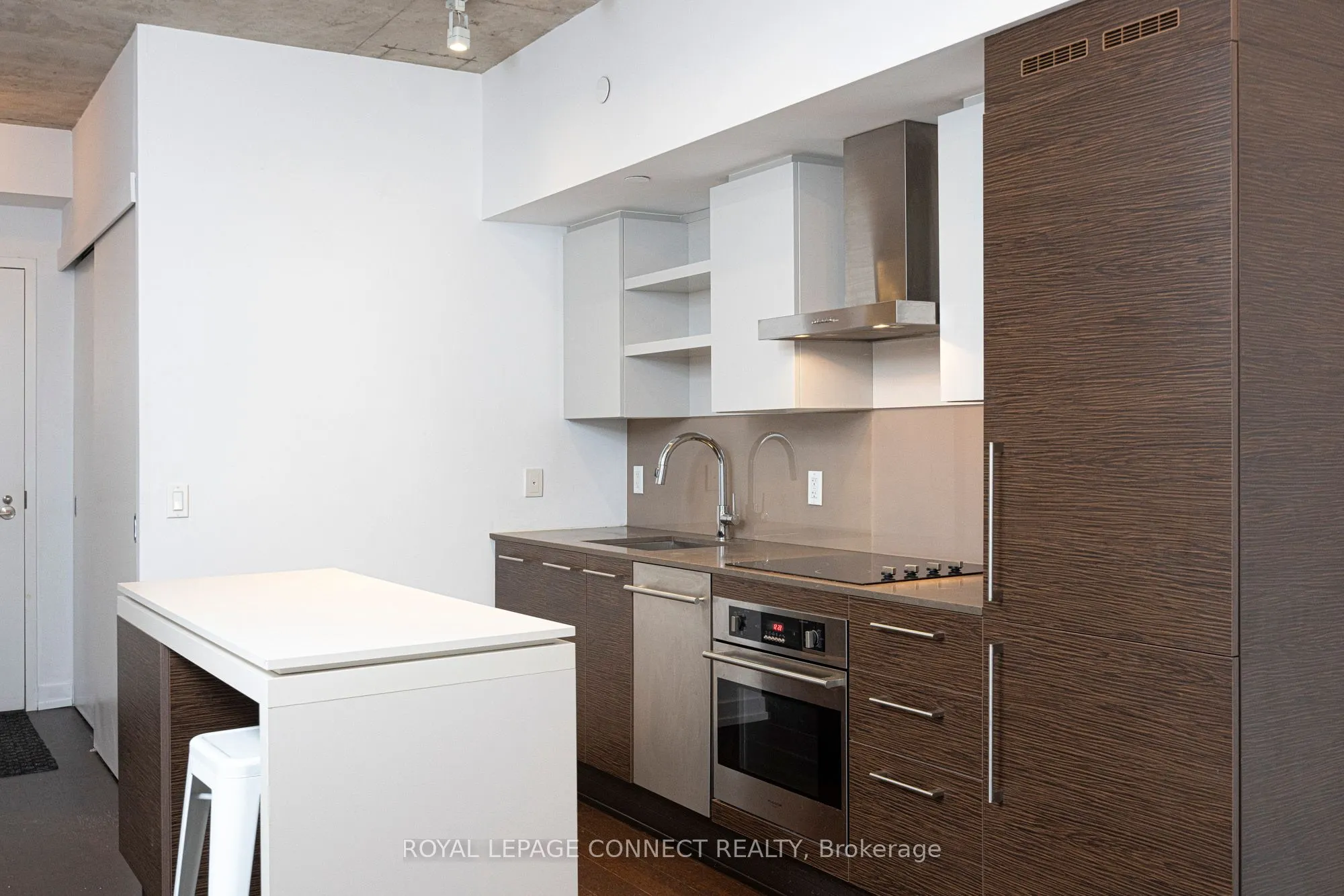 1030 King Street W, #323