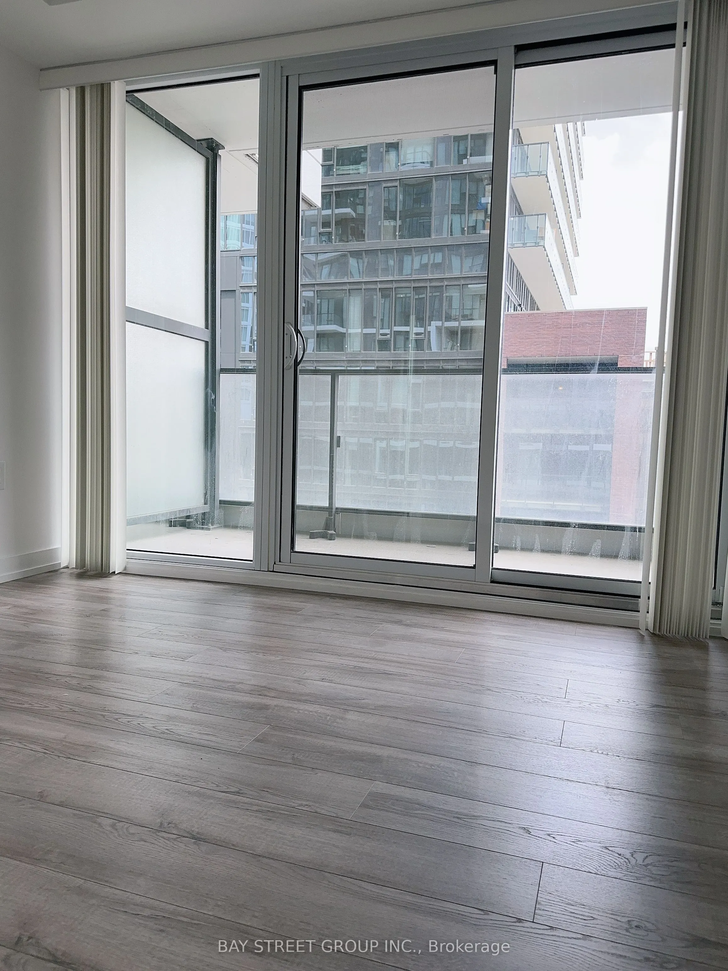 77 Shuter Street, #606