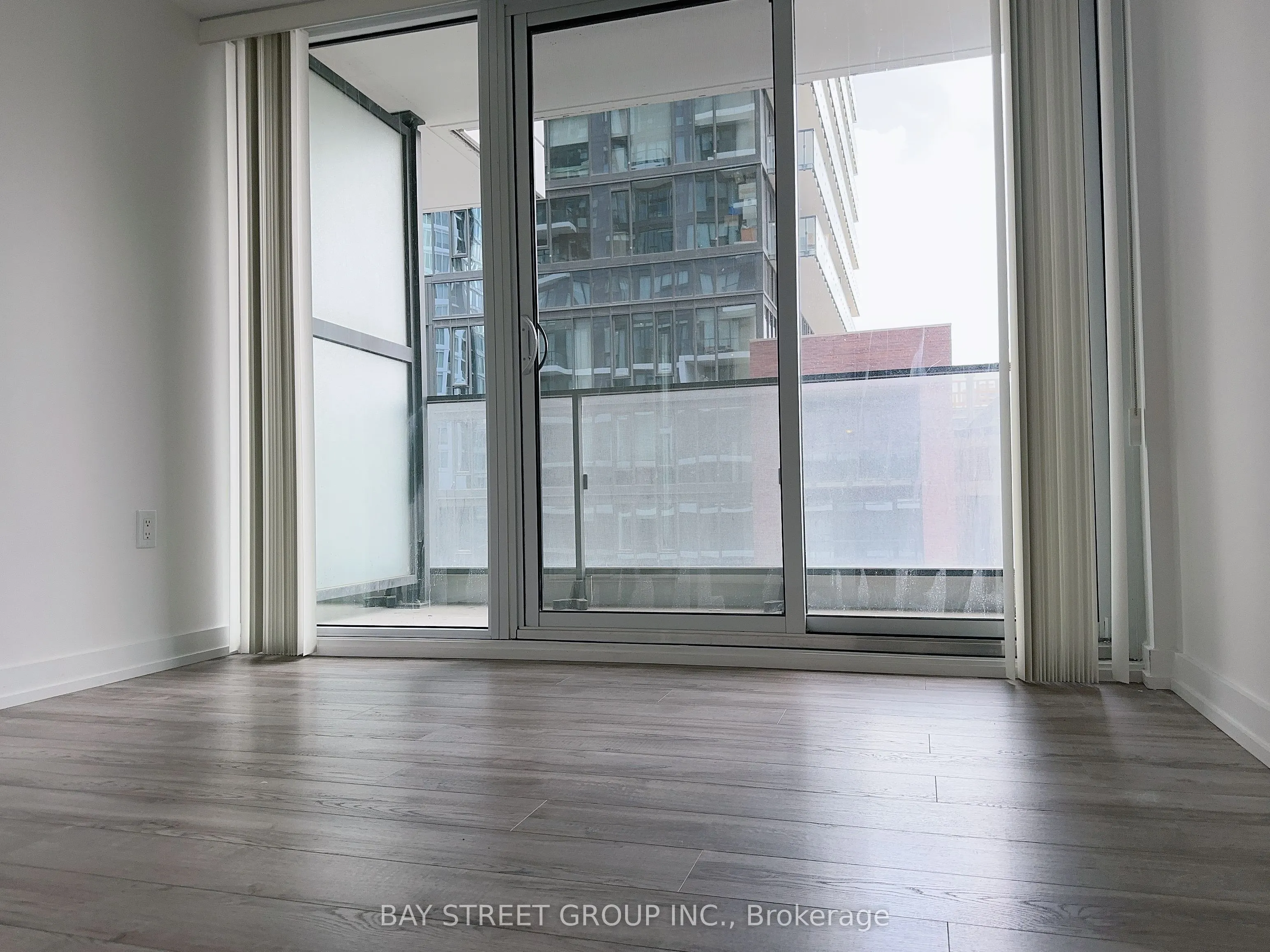 77 Shuter Street, #606