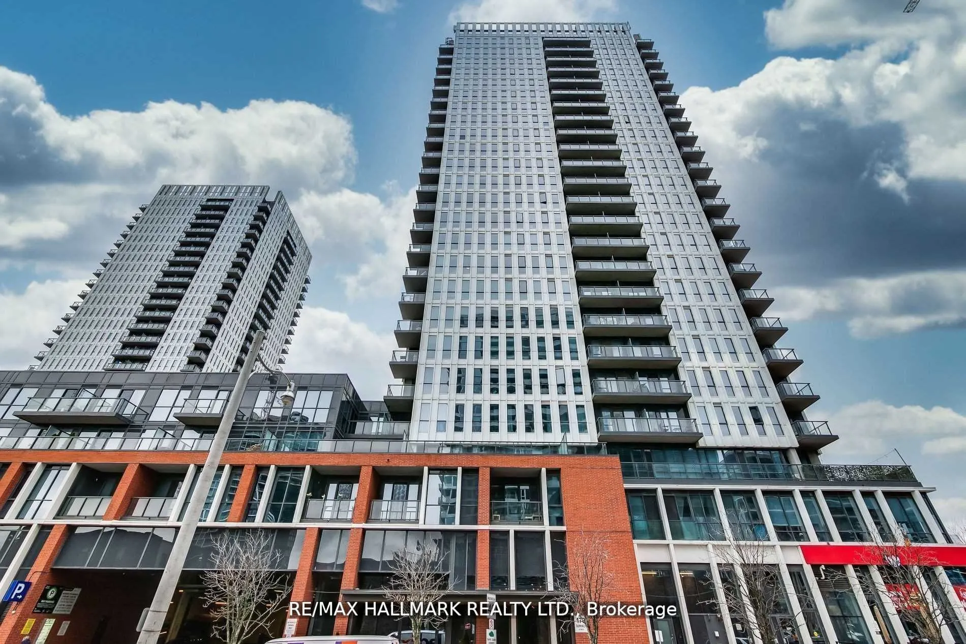 170 Sumach Street, #2001