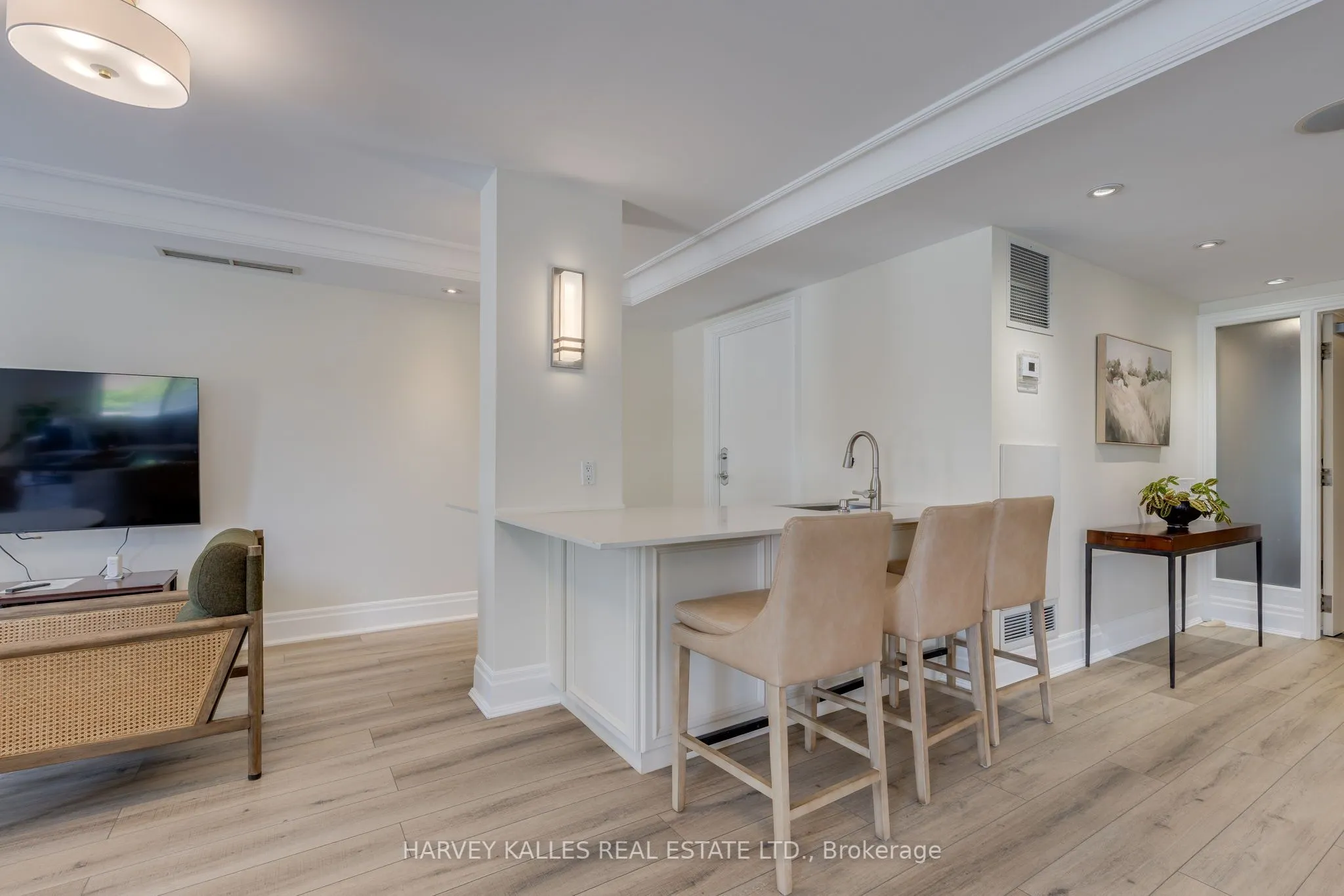 485 Rosewell Avenue, #105