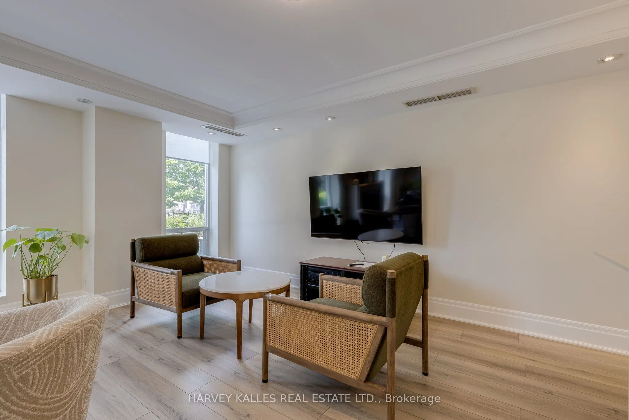485 Rosewell Avenue, #105