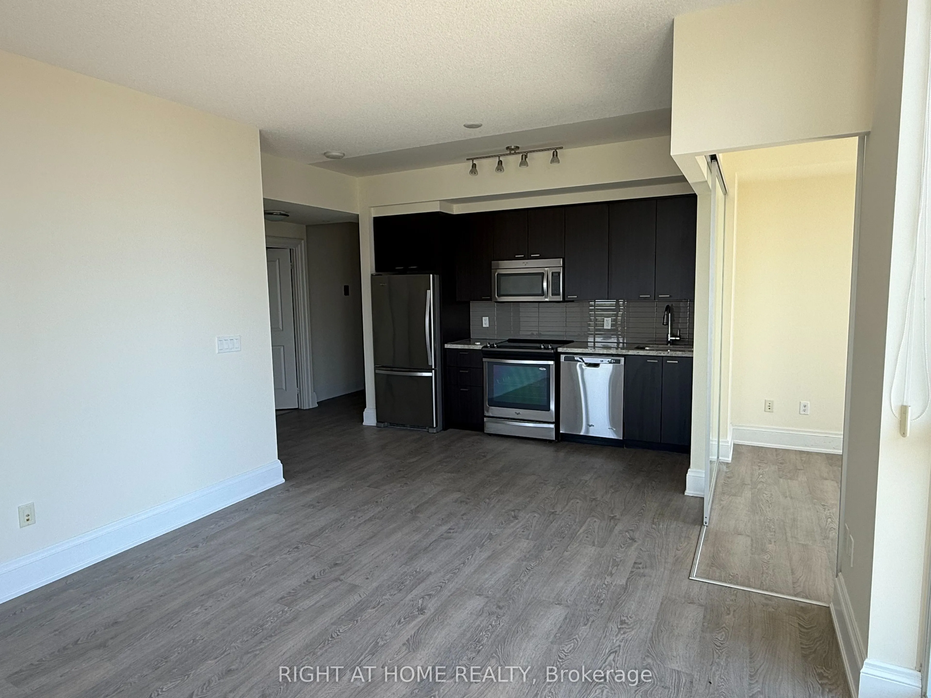 88 Sheppard Avenue E, #1807