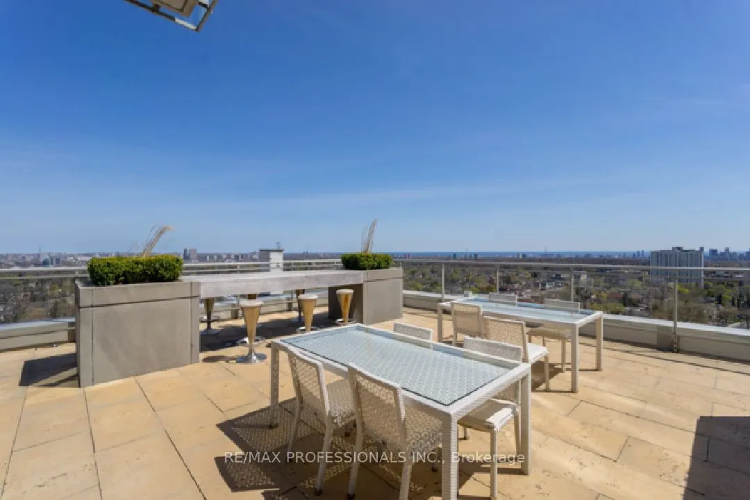 83 Redpath Avenue, #411