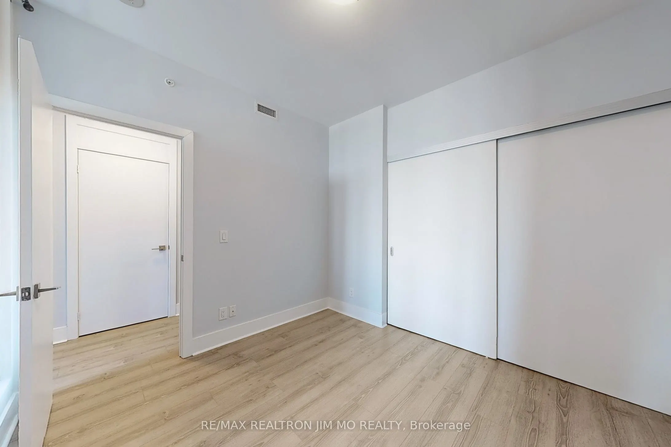 32 Davenport Road, #1706