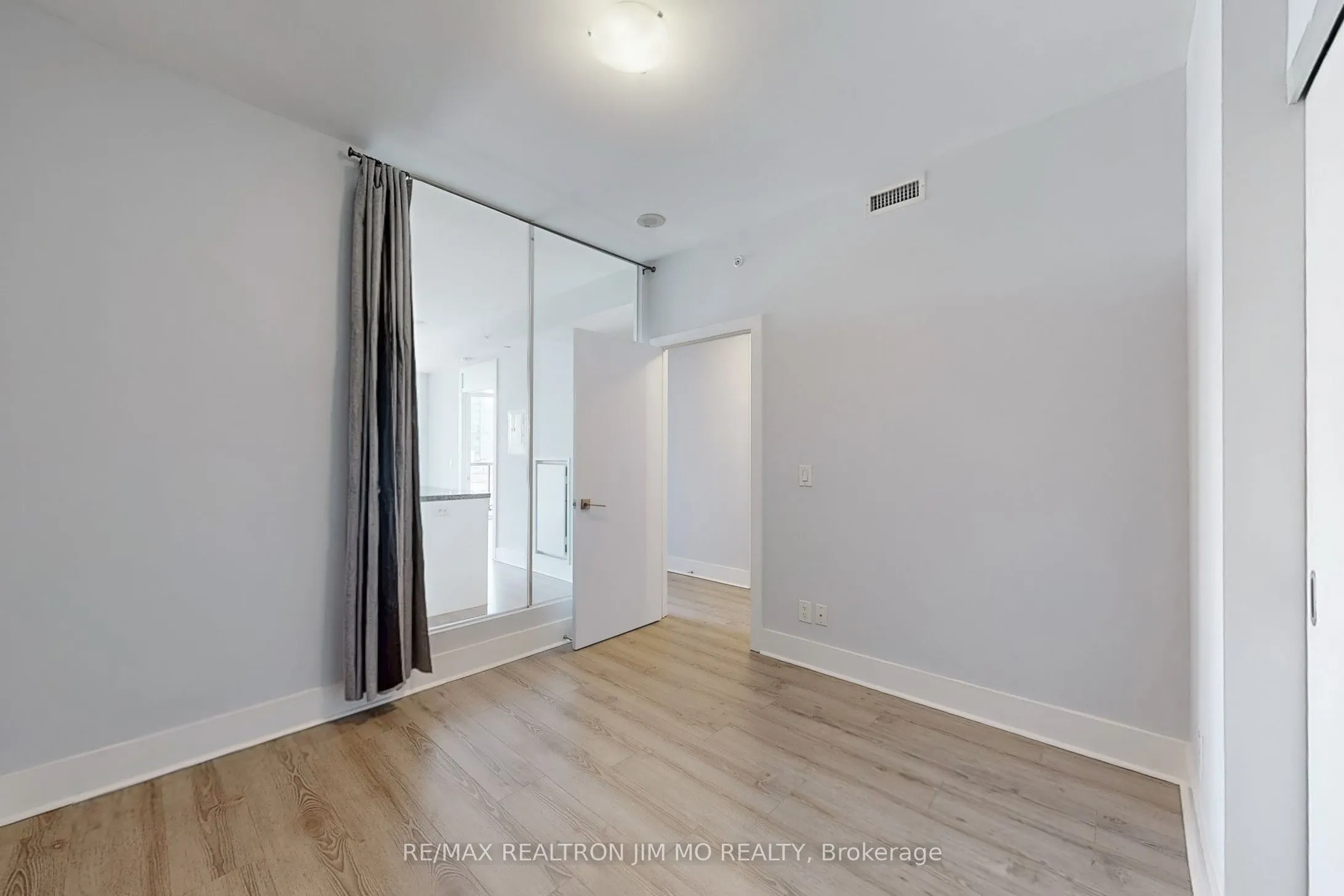 32 Davenport Road, #1706