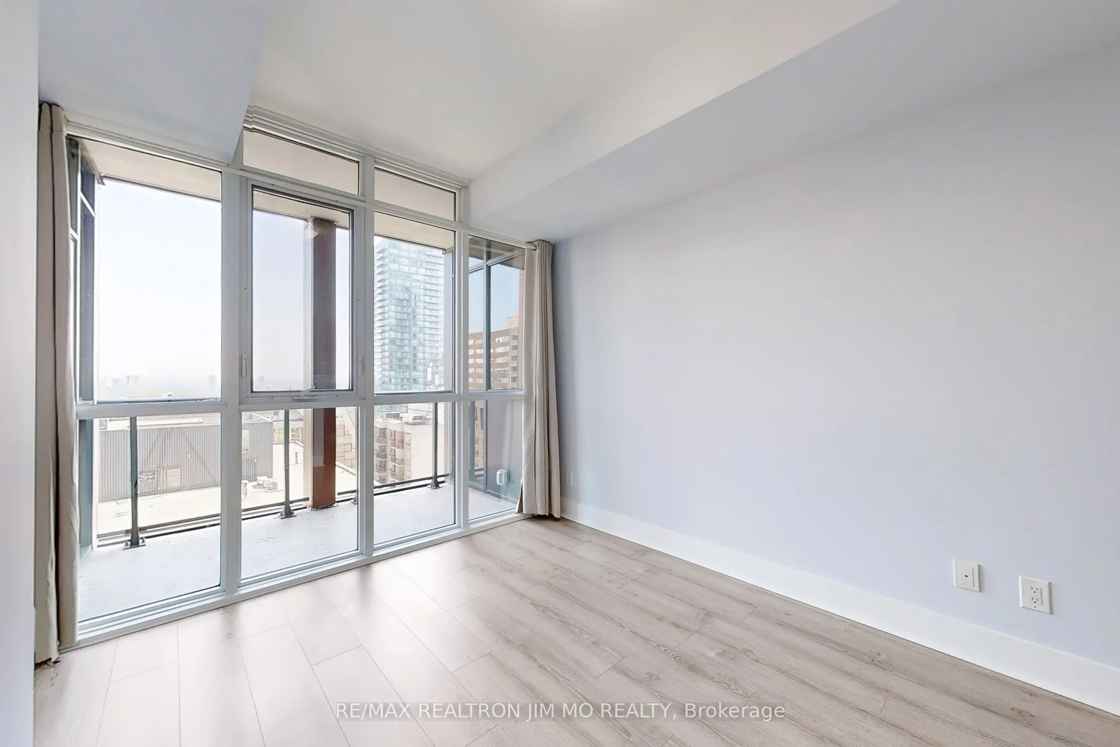 32 Davenport Road, #1706