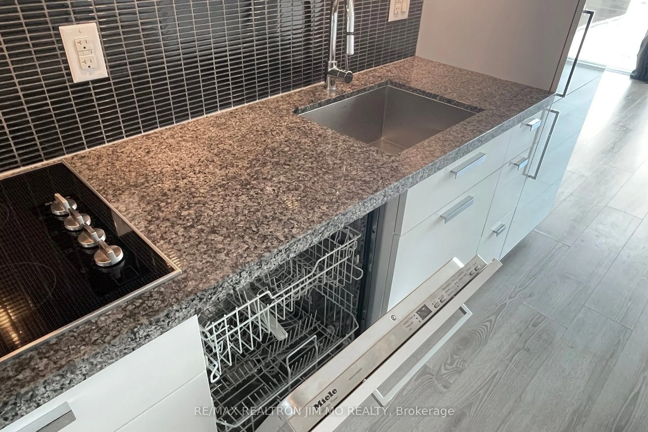 32 Davenport Road, #1706