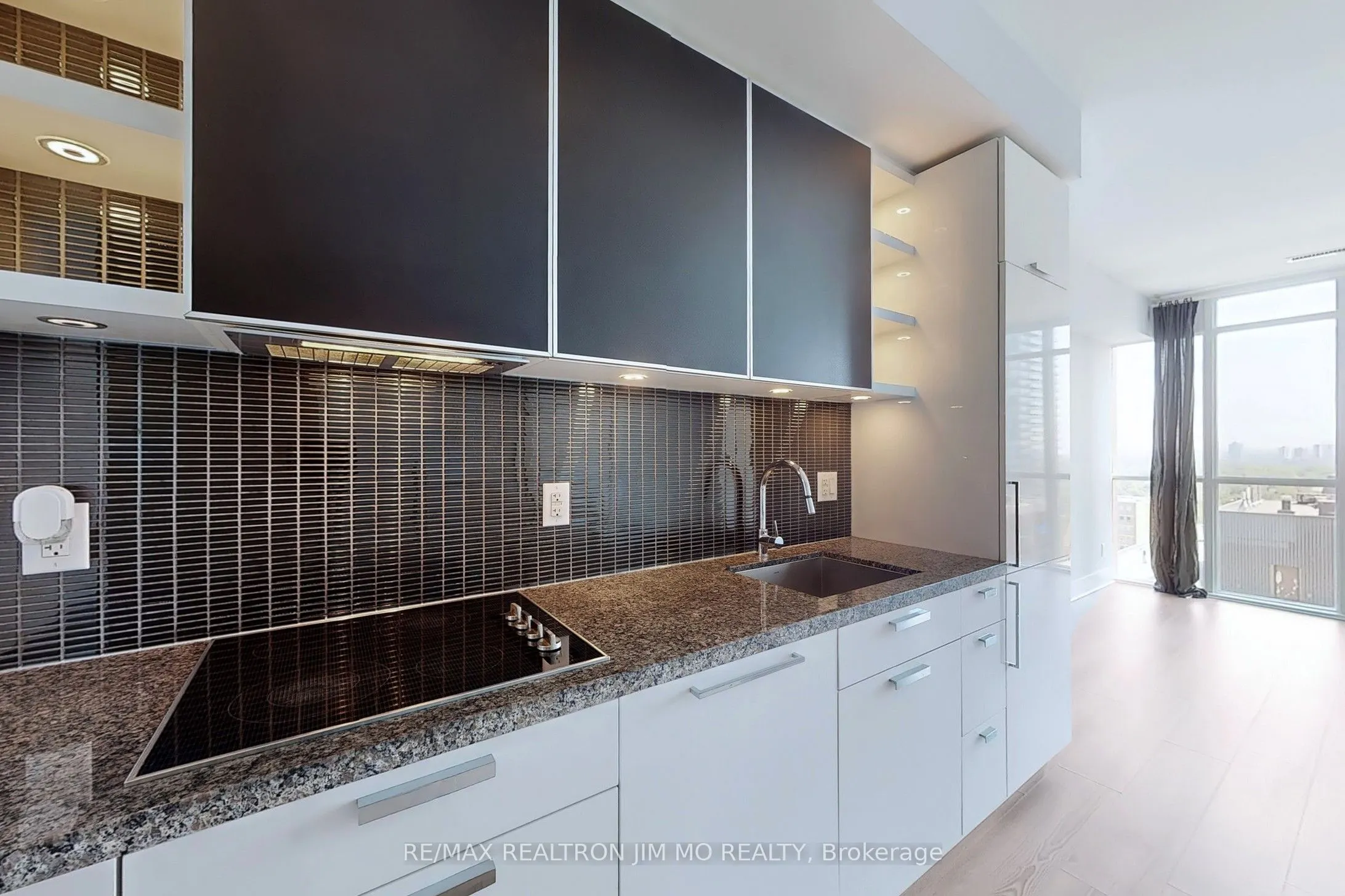 32 Davenport Road, #1706