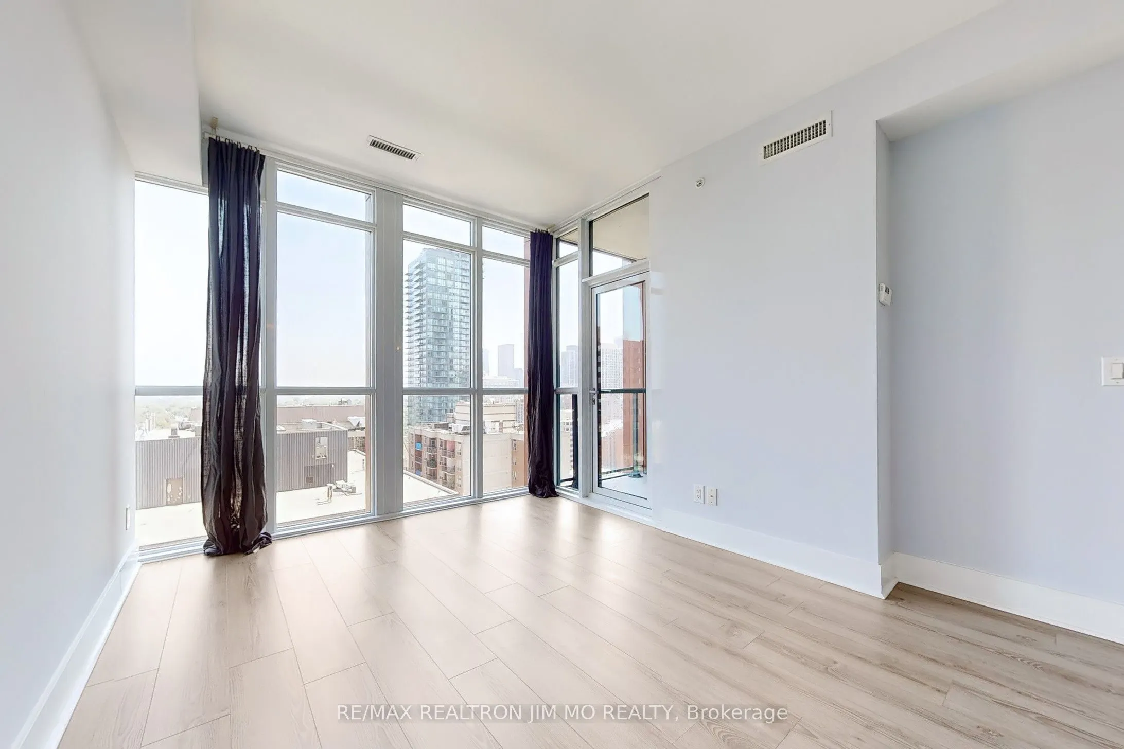 32 Davenport Road, #1706