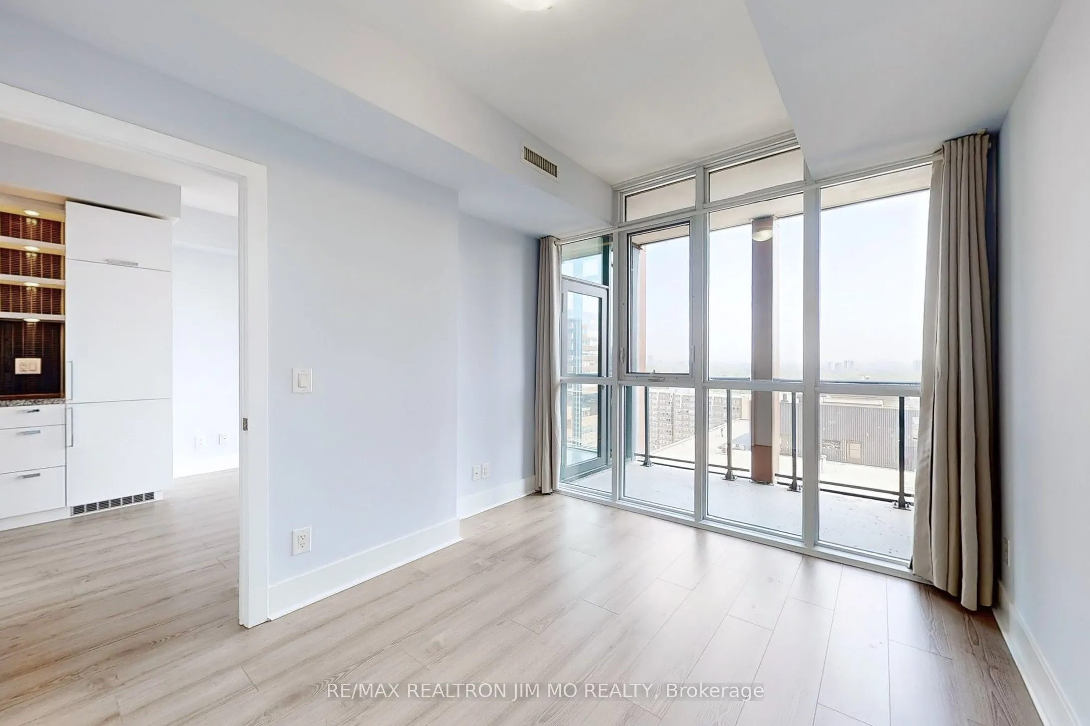 32 Davenport Road, #1706